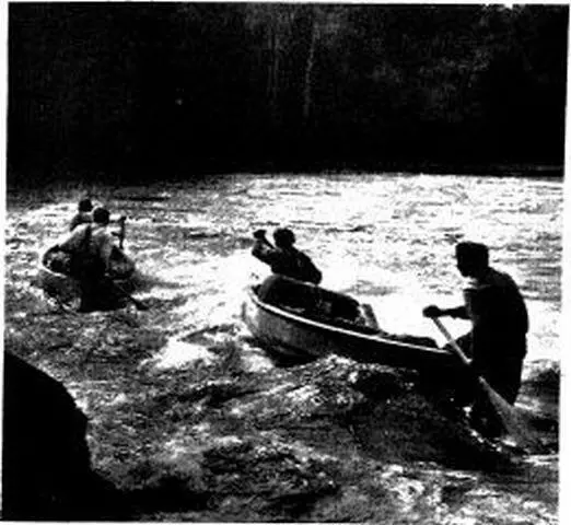 And as the canoes careen and sidle they plunge their way to safety out into the - фото 15
