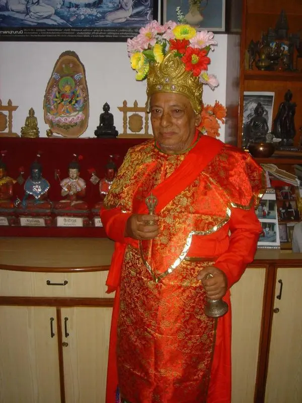 Puspa Ratna Bajracharya Raj Guru Oberhaupt der Pancha Buddha Priester Von - фото 23