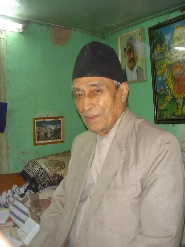 Mangal Raj Joshi Zu Amitas Kumarizeit war er Chefastrologe des nepalesischen - фото 8