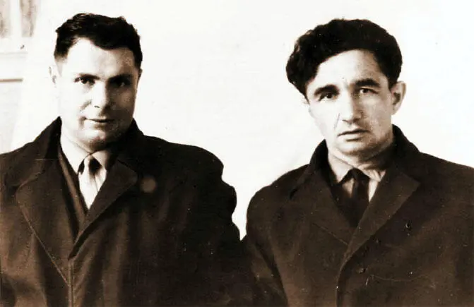 1964 г Совхоз Санниковский Директор В А Соколенко и главный зоотехник М - фото 7
