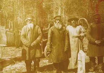Рис 11 12 Крестьяне у межевого знака Фонды АККМ Выдрину ИП и Ростовскому - фото 11