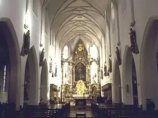 Inneres Der raumbeherrschende geschmackvolle Hochaltar in reichen - фото 3