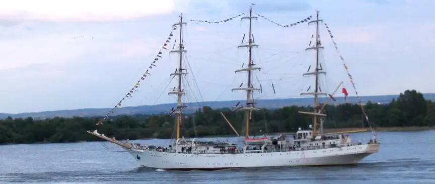 polnisches Segelschulschiff DAR MŁODZIEẐY Dreimastvollschiff zur Schulung - фото 15