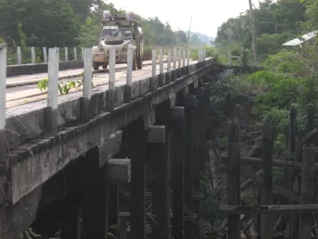 Eine der wenigen guten Brücken Jetzt sind es noch 750 km bis nach Manaus wie - фото 19