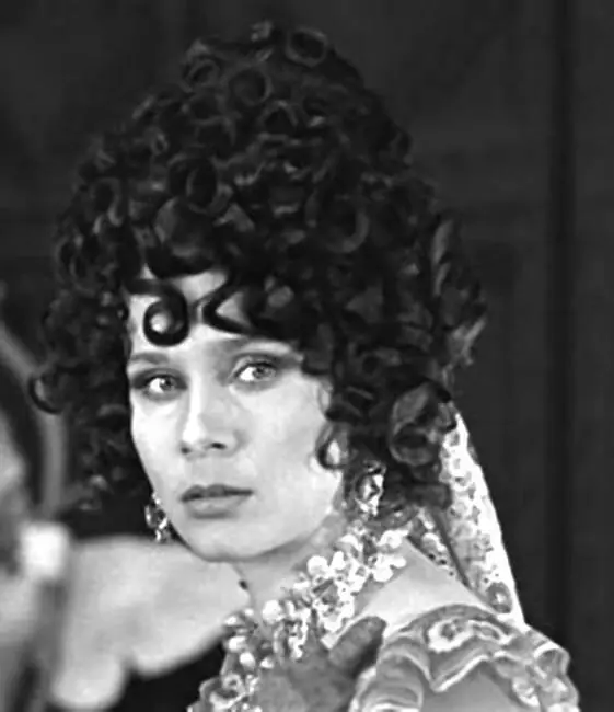 В роли Дианы в кинофильме Дуэнья 1978 г В 1978 году фильм Юлия - фото 44