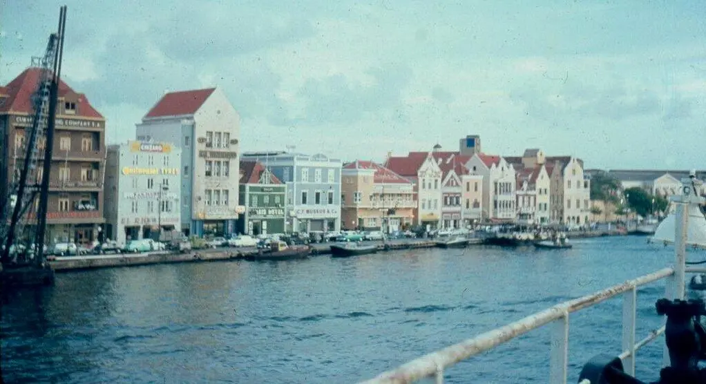 Willemstad Hauptstadt von Curaçao Quelle Jürgen Coprian Vor der Einfahrt - фото 20