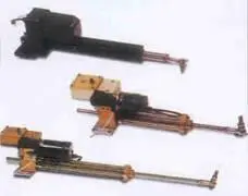 Robertson hydraulic linear drive units d Chain drive unit An electric motor - фото 7