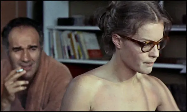 Hélène Romy Schneider ist früh aufgestanden um am Schreibtisch ihre - фото 28
