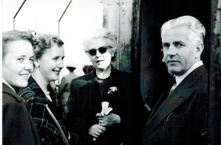 Ingrid HarrietJoan Tante Gretel und mein Vater Arthur HarriettJoan und - фото 19
