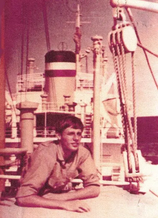 Er schrieb einige maritime Kurzgeschichten über seine Erlebnisse an Bord und in - фото 2