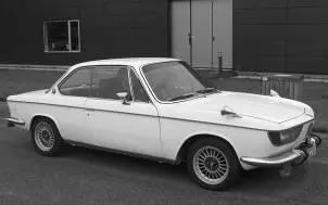 BMW 2000 C CA CS Ergänzend wurde im Sommer 1965 eine CoupéVersion der - фото 8