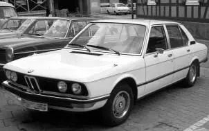 BMW 5erReihe Die 1972 präsentierten Modelle der 5erReihe waren als - фото 14