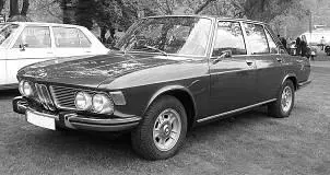 BMW 2500 2800 Eingeführt wurde das Modell E3 in zwei Hubraumvarianten mit - фото 11