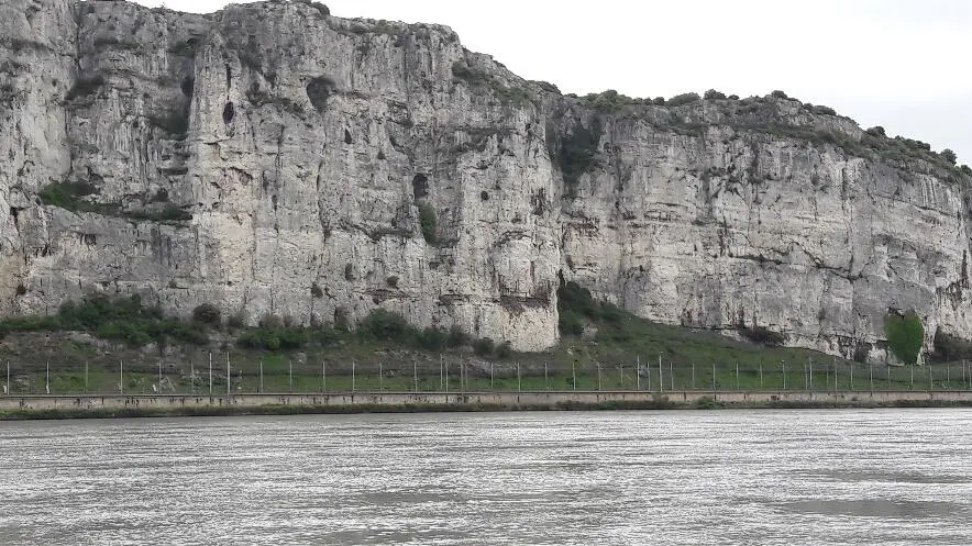 Bild Die Steilhänge bei Donzère nördlich von Avignon Nicht weit von Orange - фото 5