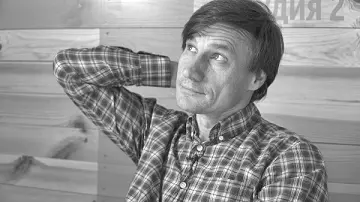 Народився в Донецьку в сімї міліціонера Закінчив художнє училище відвідував - фото 22