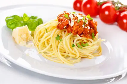 Zutaten 500 Gramm Spaghetti 3 EL Olivenöl 2 Päckchen Mozzarella 8 große reife - фото 2