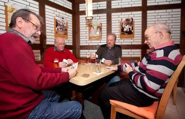 Zum Doppelkoppspielen kommen Helmut Krolik Reinhardt Düttmann Achim Morchel - фото 23