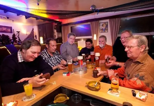 Zum Knobeln treffen sich Lothar Gaede links und Peter Katzenmeier 3 von - фото 18