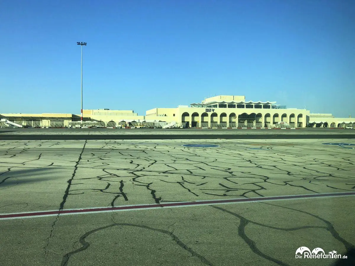 Der Transfer Am Flughafen auf Malta waren wir die einzige Maschine die - фото 2