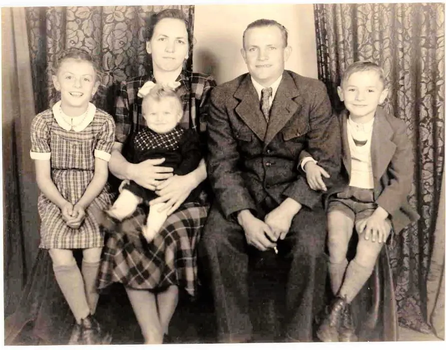 Familienbild 1950 eigenes Bild v links Schwester Anna Jg1939 Mutter Anna - фото 5