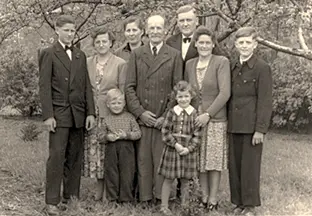 Familie 1955 im Garten der neuen Heimat Vorwort Die kindliche IchErzählerin - фото 6