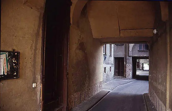 Vergebens In allen Innenhofeingängen dasselbe Trauerspiel das - фото 9