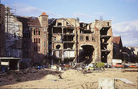 Ich versuche mir vorzustellen wie es wohl ist hier zu leben Fünf Stockwerke - фото 7