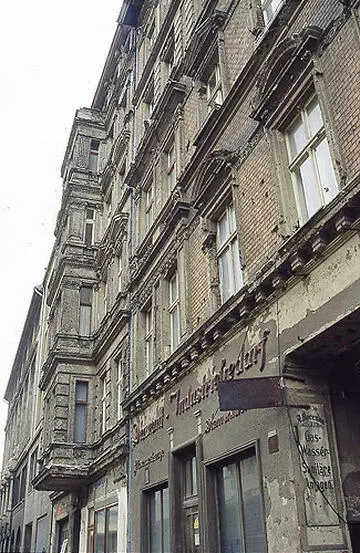 Die Luft ist dick ich kann keine hundert Meter schauen An den Mietshäusern - фото 11