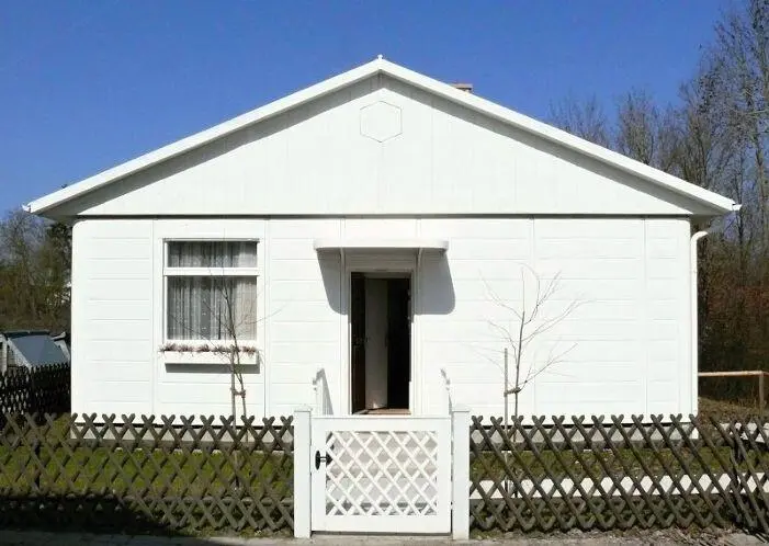Zu den linken Architekturträumen der Moderne gehört das massenhaft produzierte - фото 1