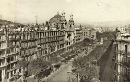 Barcelona 1926 Niemand beachtete die zwei Männer die sich mitten in der - фото 2