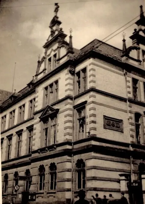 Hauptpostamt Schwerin 1953 Die Briefsendungen wurden noch von Hand über große - фото 9