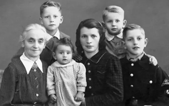 Wir waren zwar alle katholisch getauft danach hat uns aber die Kirche in - фото 4