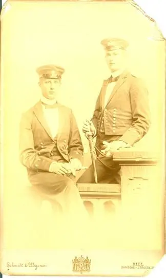 Willi links und sein Bruder Kurt Franck als Seekadetten 1895 Kiel den 5 - фото 12