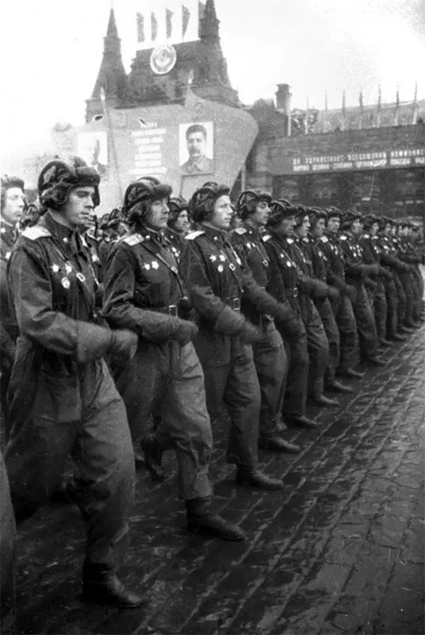 Танкисты участники Парада Победы 1945 г План войны против СССР под кодовым - фото 29