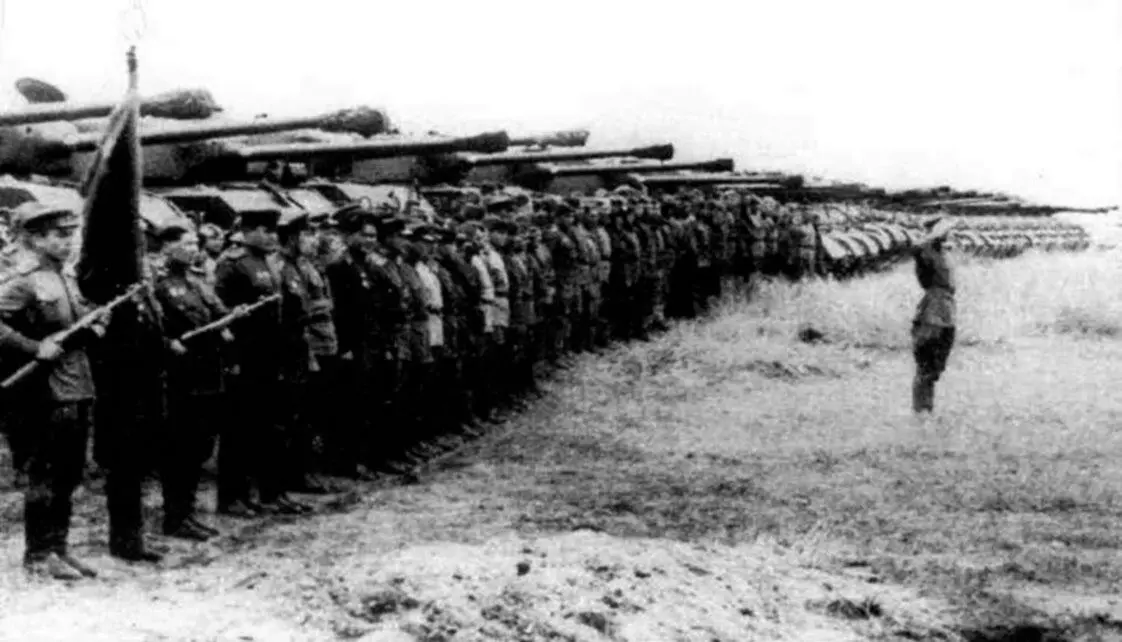 Построение частей 6й гвардейской танковой армии накануне боев в Маньчжурии - фото 33