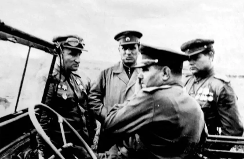 Большой Хинган Уточнение боевой задачи командиру гвардейской танковой бригады - фото 58