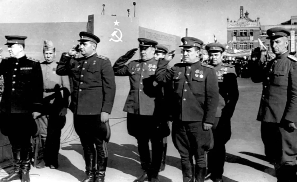 Командарм генералполковник танковых войск А Г Кравченко Генералы Г Л - фото 92