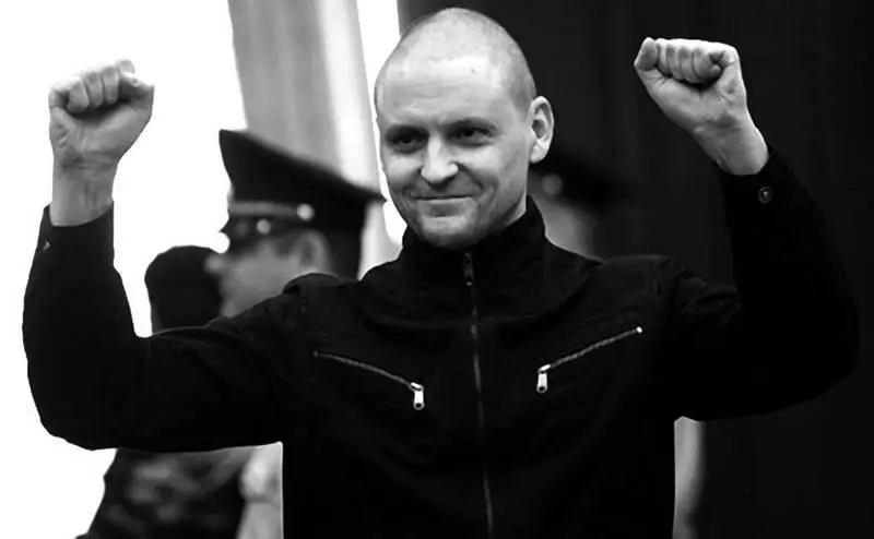 Мы не сдадимся На демонстрации Сергей Удальцов 9 Мая 2006 года - фото 19