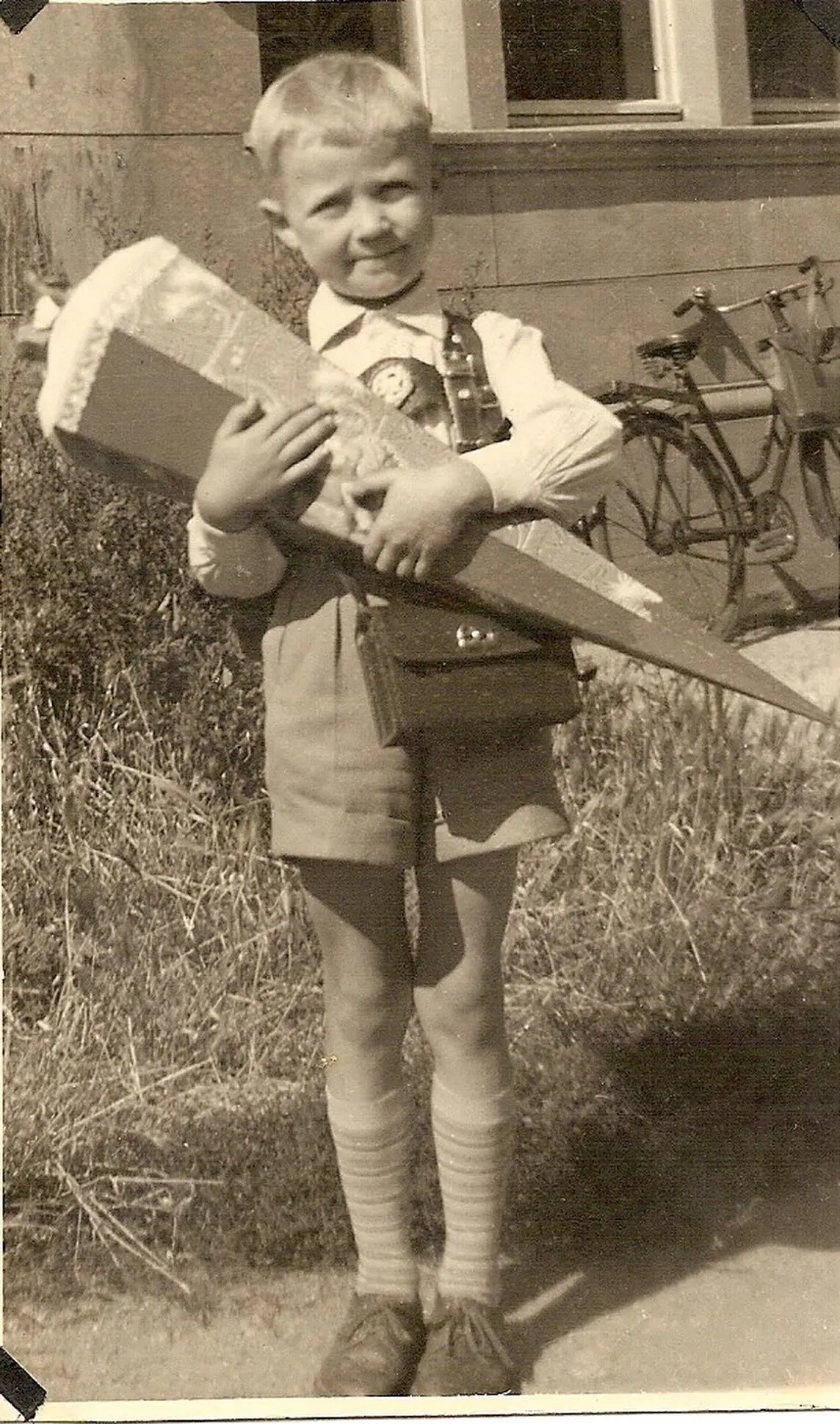 Mit 6 Jahren bei der Einschulung 1958 Als ich 1958 endlich in die Schule kam - фото 1