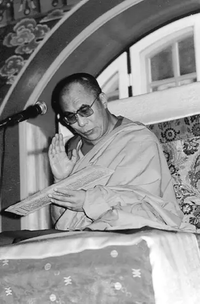 Tenzin Gyatso der 14 Dalai Lama hoher spiritueller Führer und König Tibets - фото 4