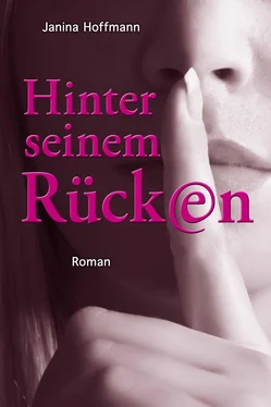 Janina Hoffmann Hinter seinem Rücken обложка книги