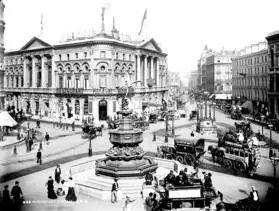Piccadilly Circus Auban schaute den Platz Dort vor ihm Piccadilly hinunter - фото 17