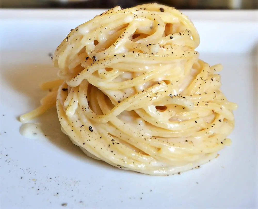 ZUTATEN Spaghetti 400 g Geriebener Pecorino Romano 300 gr Schwarzer - фото 8