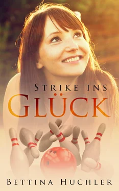 Bettina Huchler Strike ins Glück обложка книги