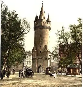 Eschenheimer Turm An den Eschenheimer Turm Frankfurts Wahrzeichen reiht sich - фото 16