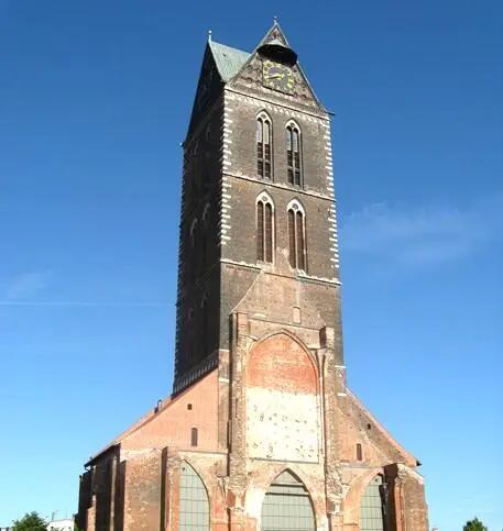 St Marien Foto Niteshift Gewaltig ragen die drei Hauptkirchen aus der - фото 12