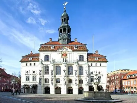 Rathaus Foto Christian Fischer Das 18 Jahrhundert entfernte die Spitzen - фото 39
