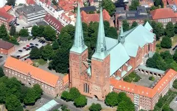 Ferner sorgte er dafür dass Lübeck als Hafenstadt anerkannt wurde und in den - фото 18
