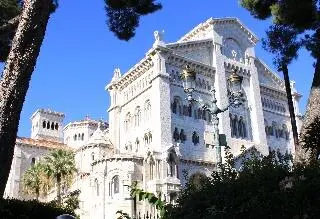Die Grenze zwischen Frankreich und dem Fürstentum Monaco ist kaum zu erkennen - фото 9