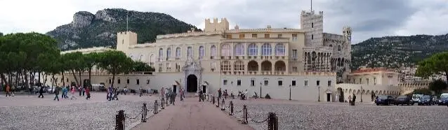 Die Grenze zwischen Frankreich und dem Fürstentum Monaco ist kaum zu erkennen - фото 10